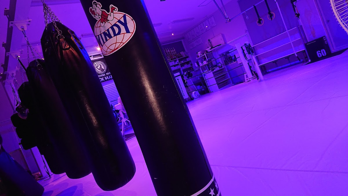 BACK HAND/BACK HAND GYM