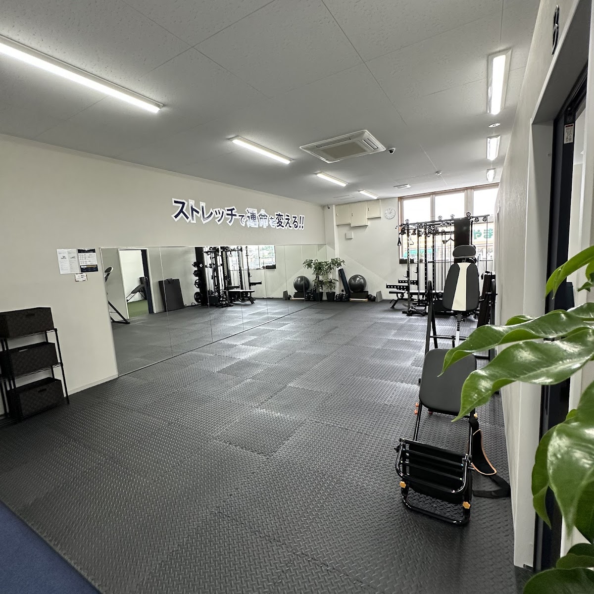 ストレッチ専門パーソナルジムS.HOPESプレミア 四郷店